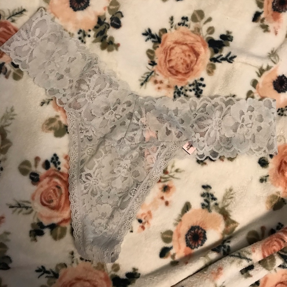Vs lace thong